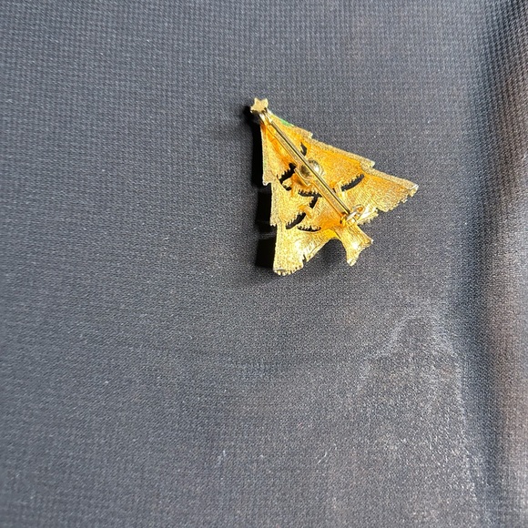 VTG Pretty Gold Tone Metal Christmas Tree brooch. Unbranded. - Picture 5 of 6